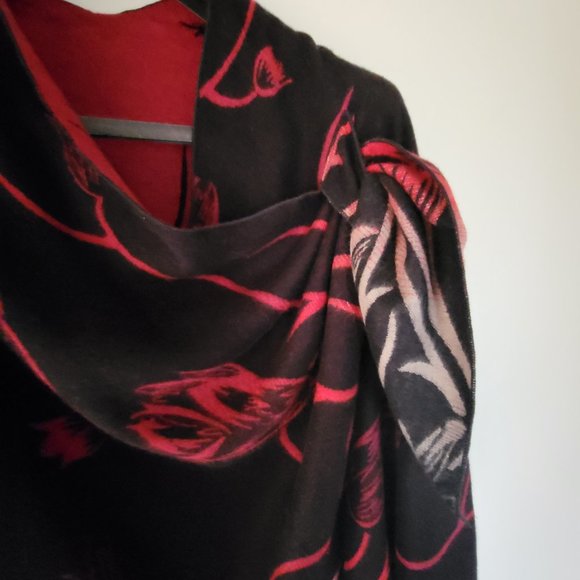 Rapti Fashion Reversible 100% Cashmere Buckle Shawl. Black & Red. Handmade. RF21 - Picture 2 of 9